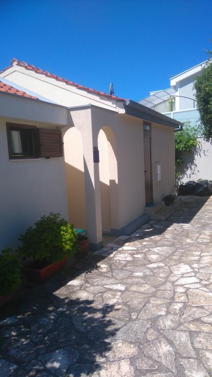פטרצ'אנה Apartment Basic מראה חיצוני תמונה